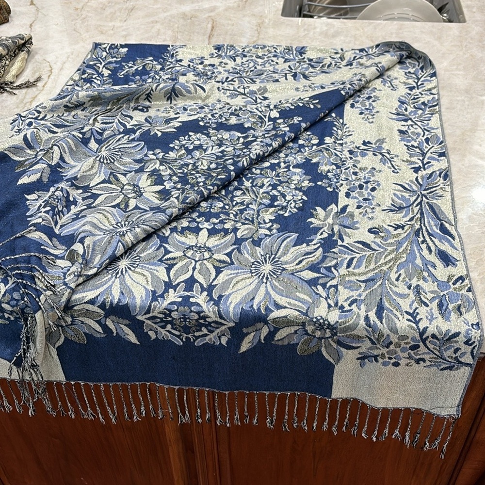 🇮🇹 Italian Pashmina - Blue and Gold yarns